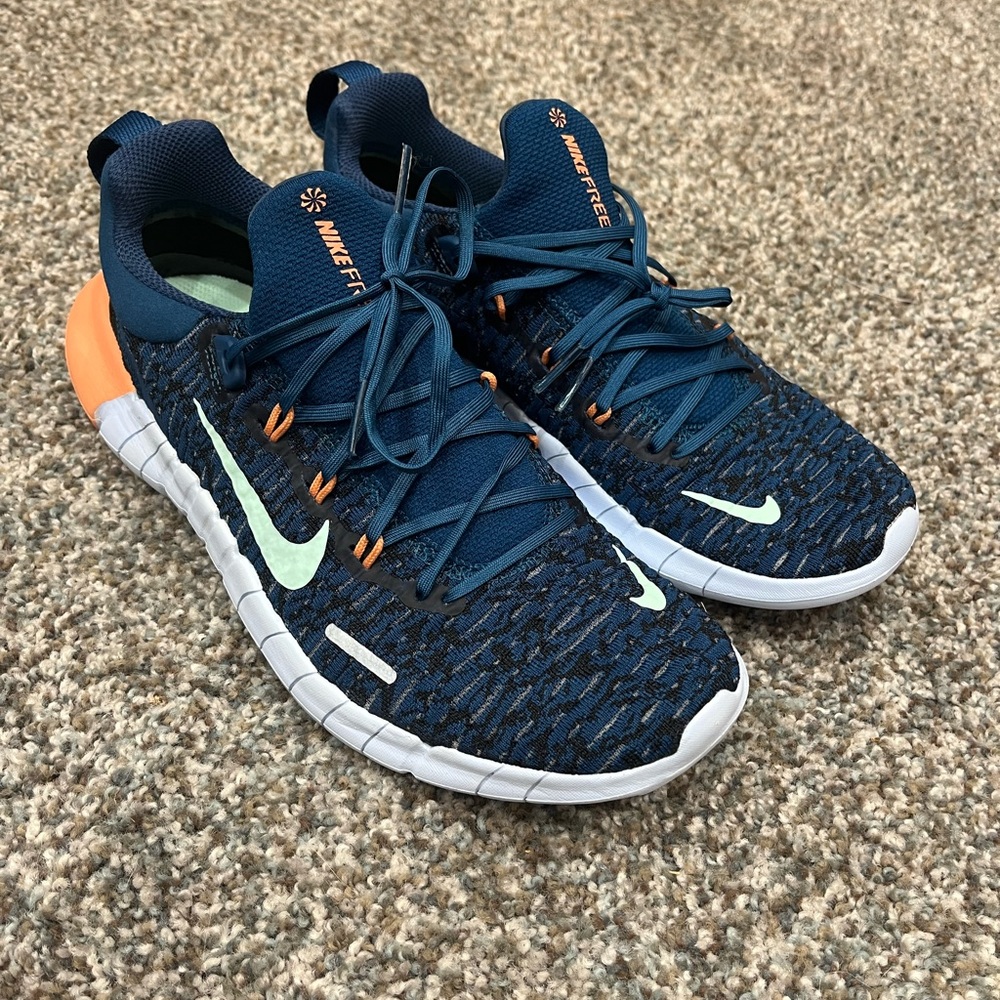 NWOT Nike tennis shoes